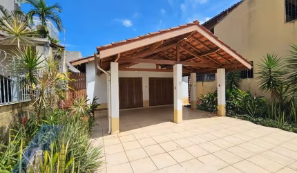 Ubatuba, Itagua - Casa com 03 dormitórios 100 metros do mar..