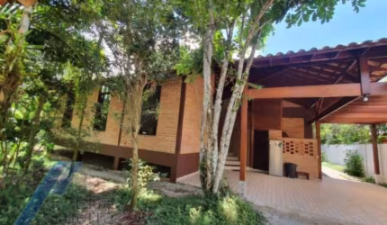 Ubatuba, Itamambuca - Linda casa com 03 suítes a 160 metros do mar.