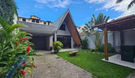 Ubatuba, Itaguá - Casa bem localizada com 03 dormitórios, sendo 01 suíte.