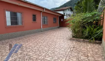 Ubatuba, Ipiranguinha - Casa com 03 dormitórios sendo 01 suíte com terreno de 356 m2.