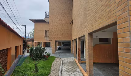 Ubatuba, Praia Grande - Apartamento com 02 dormitórios a 300 metros do mar.