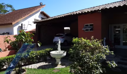 Ubatuba, Parque Vivamar - Casa com 03 suítes e area de lazer, com terreno de 686 m2.
