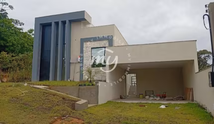Abrantes| Casa com 150m²|3 suites| 4 Vagas