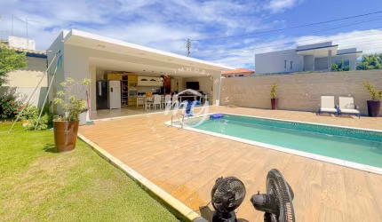 Guarajuba| Casa Duplex com 450m²| 6 Dormitórios sendo 2 Suítes| Piscina e Qiosque Gourmet
