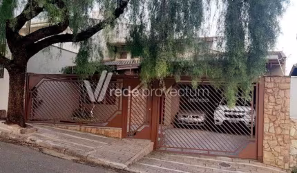 Casa com 3 quartos à venda na Rua Júlio Spiandorelli, 47, Santa Marina, Valinhos, 206 m2 por R$ 950.000