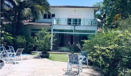 Linda Casa na Granja Viana 4 dormitórios para venda com piscina