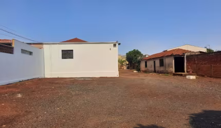 BARRACÃO COM CASA