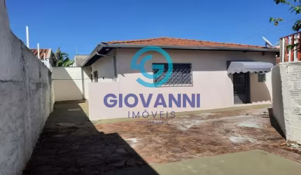 CASA MUITO BEM LOCALIZADA