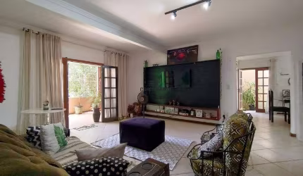 Refúgio Urbano: Casa Exclusiva em Localização Privilegiada no Sol Nascente, Guarapari ES?