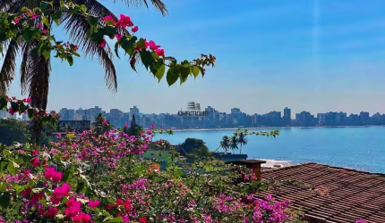 Casa à venda. 2 residências. Localização privilegiada – Centro Guarapari/ES