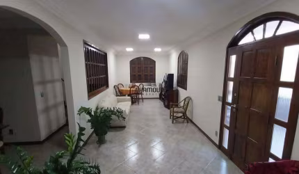 Casa com 4 quartos, 1 suíte com banheira de hidromassagem a venda em Muquiçaba, Guarapari/ES.