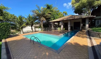 Linda Casa à Venda no Luxuoso Condomínio Aldeia da Praia