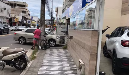 Casa em ponto comercial