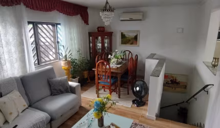 Vende-se casa sobreposta alta na Vila Belmiro em Santos/SP