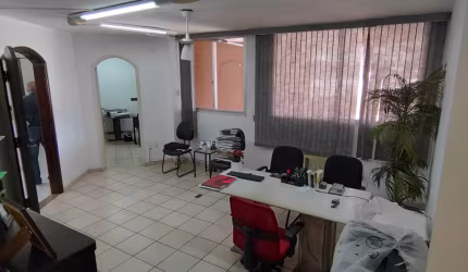 Vende-se sala comercial 60m² no Gonzaga em Santos/SP