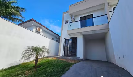 Casa 2 quartos com suíte em São José em local alto