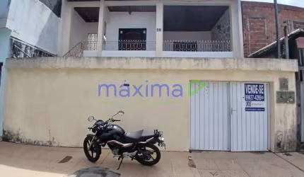 Casa Para Alugar com 4 quartos e 2 Banheiros no bairro Bugio em Aracaju