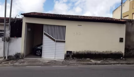 Casa à Venda Com  Localização Privilegiada!