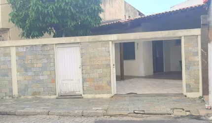 CASA NO BAIRRO LUZIA