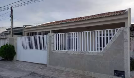 Casa à Venda | 3 Quartos com Suíte – 2 Vagas | Localização Excelente!