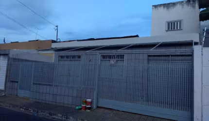 CASA NO BAIRRO SIQUEIRA CAMPOS