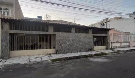 Casa com 5 quartos no Luzia
