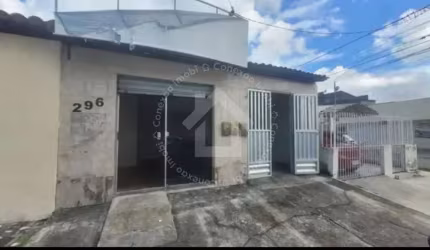 CASA COM PONTO COMERCIAL