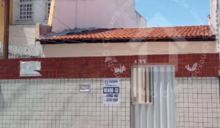 Casa com quintal no Salgado Filho