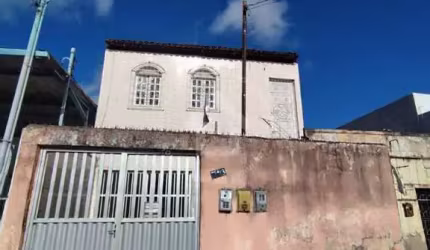 Casa com 2 pavimentos no José Conrado de Araújo
