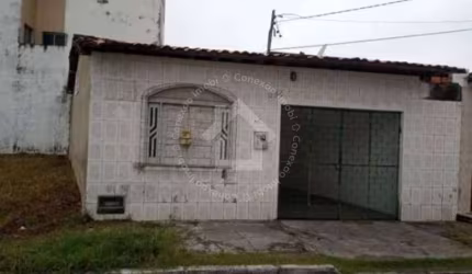Casa com Terreno de Esquina no 18 do Forte