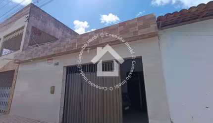 Casa à venda no Conjunto Eduardo Gomes com 3 quartos