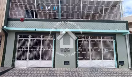 Casa duplex para vender com 6 quartos sendo 2 suítes e quintal no Bairro 18 do Forte em Aracaju