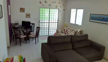 Casa pra vender com 2 quartos sendo 1 suíte no Bairro Aruana
