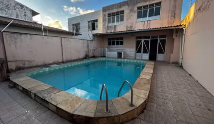 Casa com piscina ótimo para comércio