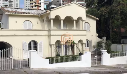 Casa Residencial á VENDA 438m², 6 Quartos sendo 4 Suítes, Pacaembu - São Paulo