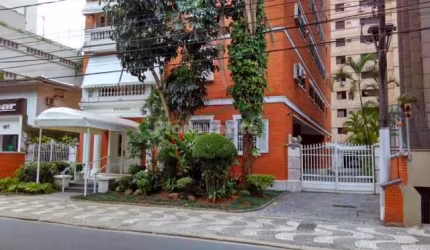 Com 4 dorms, (1 suíte), próximo à Azevedo Sodré.