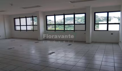 Sala Comercial com bom espaço, bem funcional, ótima para quem trabalha com porto, alfândega , Receita e Polícia Federal.