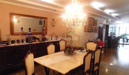 Amplo apartamento, em Santos. 4 dorms., 375 m2. Suíte principal com hidro e e 2 closets.