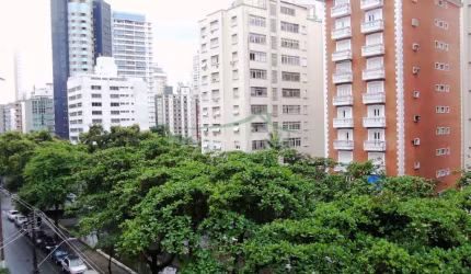 Apartamento com 3 dorms, 1suíte, 2 vagas. Próximo da praia.