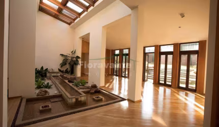 Casa maravilhosa na Chácara Flora, 5 suítes.
