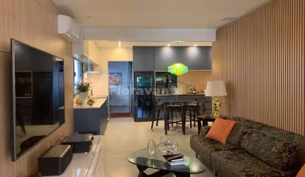Lindo apto todo reformado com fino acabamento.