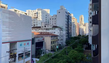 Apto 3 dorms sendo 1 suíte, 1 vaga no coração do Gonzaga.