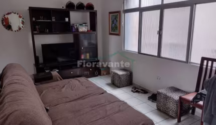 Apartamento com 3 dormitórios, segundo andar.