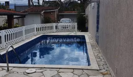 Casa com 6 quartos, Praia das Palmeiras, Caraguatatuba - R$ 990 mil, Cod: 7644