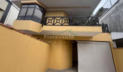 Casa sobreposta alta, 3 dorms, Embaré, Santos