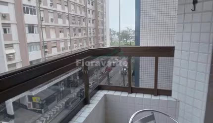 Apto 2 dorms sendo 1 suíte. Na quadra da praia.