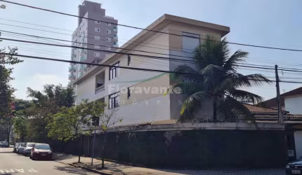 Prédio com 3 aptos., churrasqueira, piscina, 5 vagas.