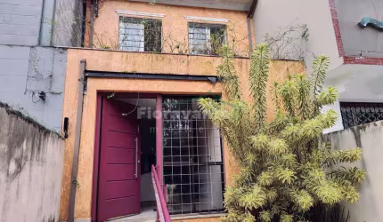 Sobrado para locação, Vila Mathias, Santos. Área de saúde.