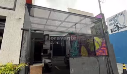 Casa comercial duplex para locação.