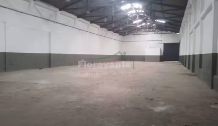 ARMAZÉM NA VILA MATHIAS COM 945m² total - RUA RECÉM REFORMADA